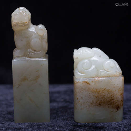 Two pieces of He Tian jade animal carving seals