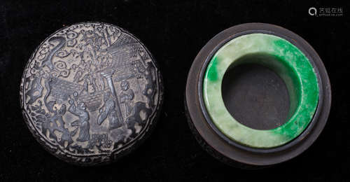 A large jadeite ring with original carved wood box