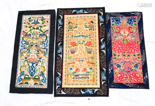 Qing Dynasty, 3 pieces Chinese ancient silk embroidery of flowers