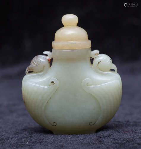 Jade snuff bottle