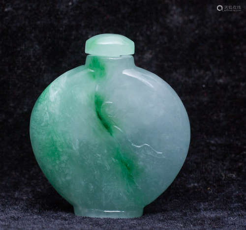 Jadeite snuff bottle