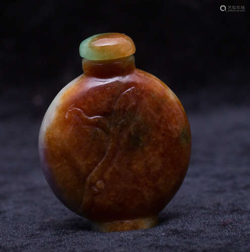 Jadeite snuff bottle