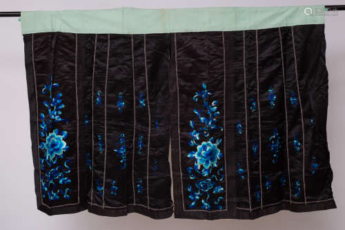Qing Dynasty, black Chinese ancient silk flowers embroidery dress robe
