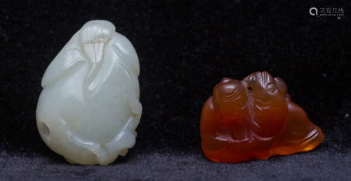 Agate carving and jade pendant
