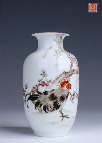 A Chinese Porcelain Famille Rose Vase