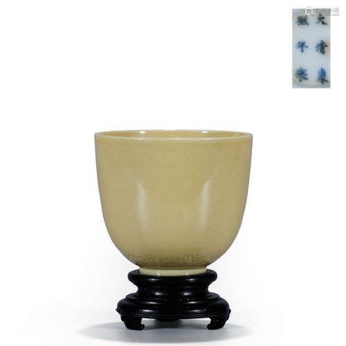 A Chinese Porcelain Yellow Glazed Cup