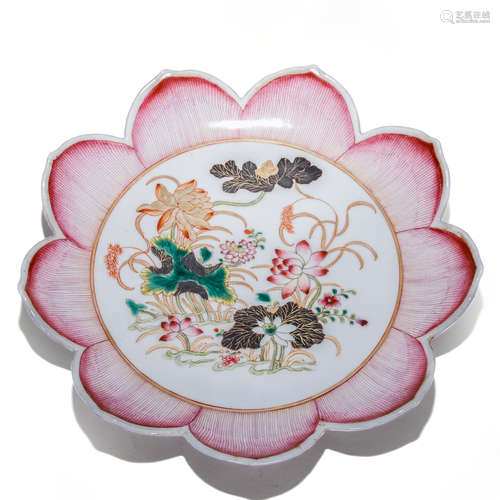 A Chinese Porcelain Famille Rose Lotus Shaped Plate With Golden Painting