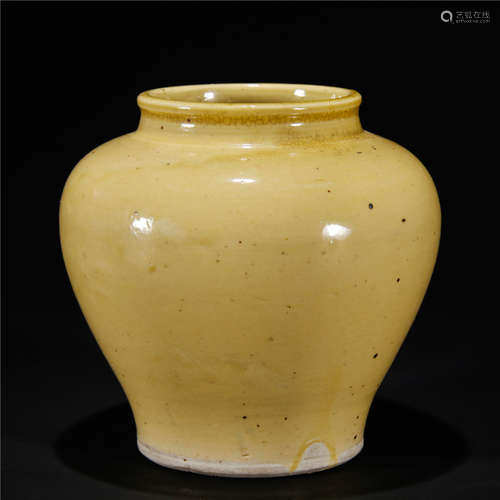 A Chinese Porcelain Yellow Glazed Jar