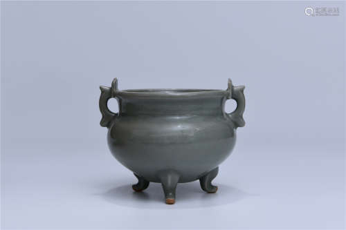 Long Quan Yao double ear porcelain incense burner