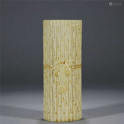 Qing Dynasty, Yellow glaze porcelain vase