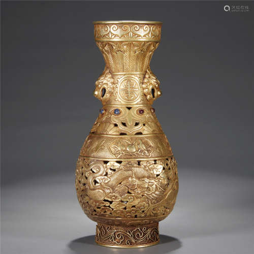Ming Dynasty, Gold hollow-out carved bottle with dragon pattern and lion ears