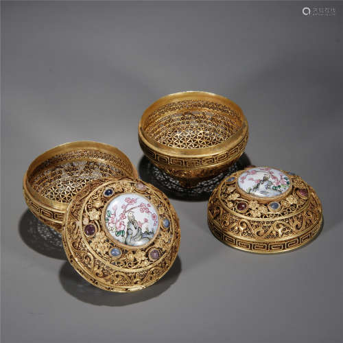 Qing Dynasty, A pair of gold silk inlaid with red sapphire enamelled hollow-out carved around cover boxes