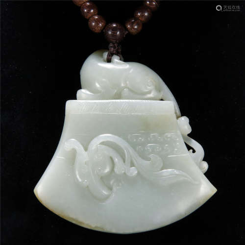 He Tian jade dragon carving pendant