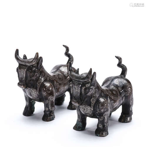 the Period of The Warring Han Dynasty, A pair of bronze and silver ox statue.