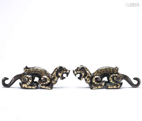 the Period of The Warring Han Dynasty, A pair of bronze and gold flying tiger statue.