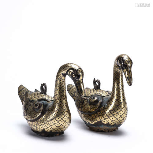the Period of The Warring Han Dynasty, A pair of bronze screw gold and silver duck shape boxes.