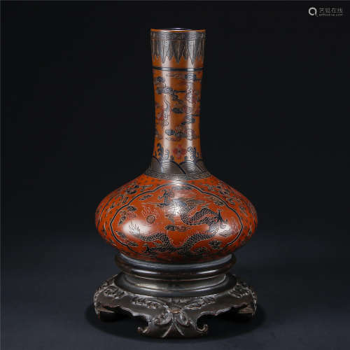 Qing Dynasty, QIAN LONG, Carved and filled lacquer cloud bat Dragon water chestnut bottle