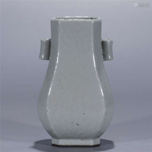 Qing Dynasty, QIAN LONG, imitated official glaze porcelain bottle