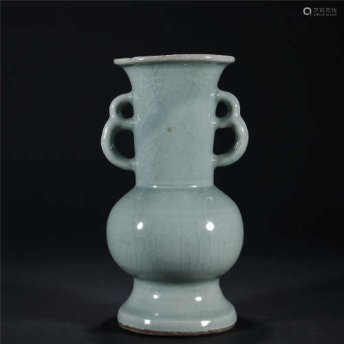 Long Quan Yao green glaze double ears porcelain vase