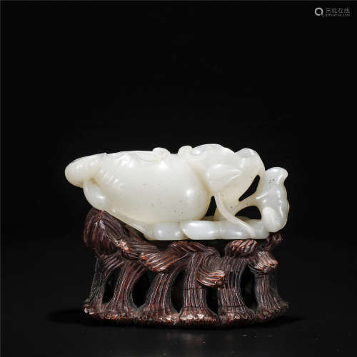 Lotus water pan carved with white jade