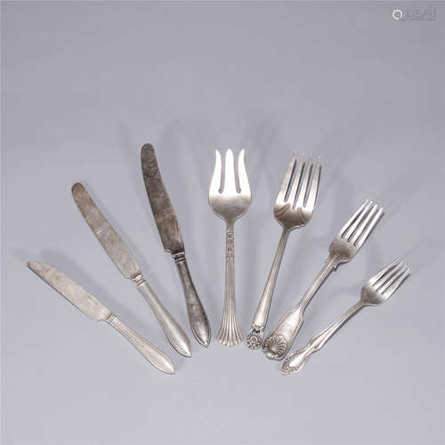 A set of 7 pieces Gilt copper knives and forks