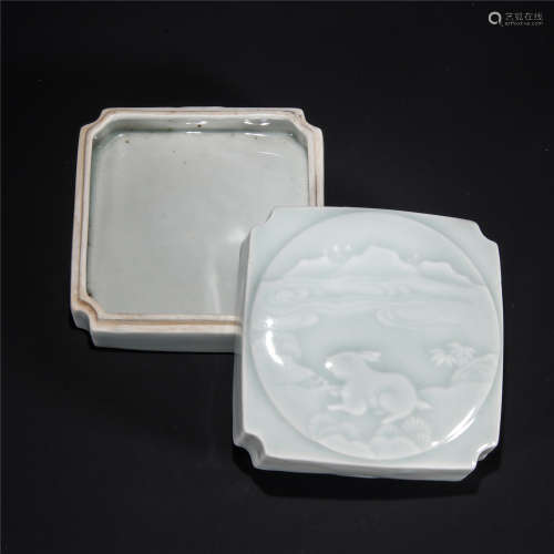 Porcelain cover box with rabbit pattern