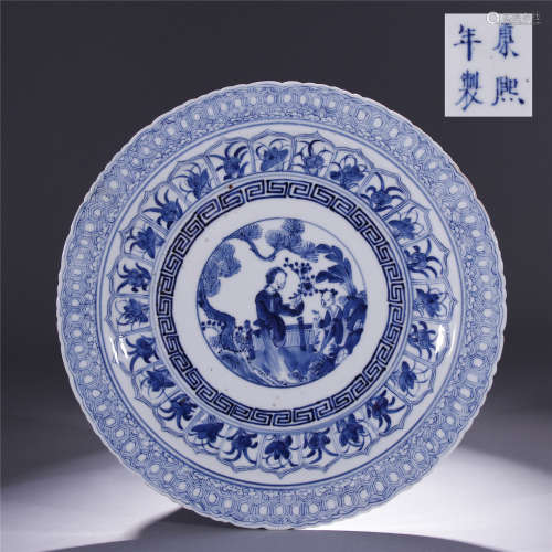 Blue and white flower shaped edge porcelain plate