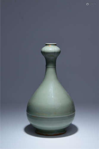 Green glaze porcelain vase