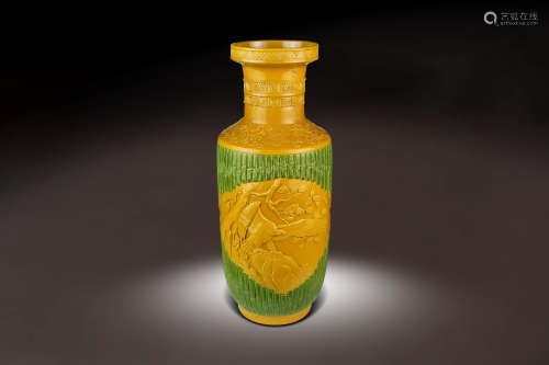 清  乾隆黃釉雕瓷瓶
