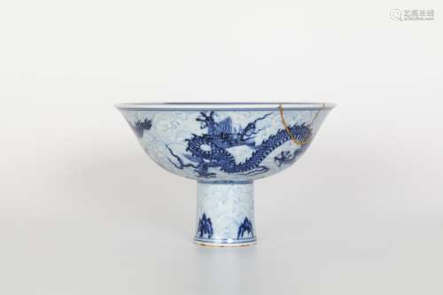 Xuande, blue and white dragon goblet