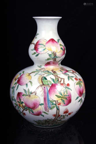 FAMILLE ROSE 'PEACHES' DOUBLE GOURD VASE