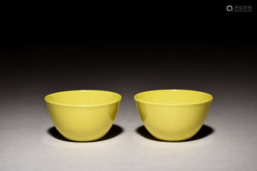 PAIR OF BRIGHT YELLOW MONOCHROME GLAZED CUPS