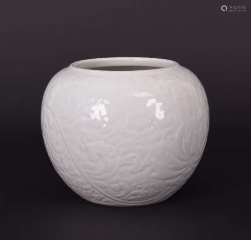 WHITE GLAZED AND CARVED 'FLOWERS' SMALL JAR