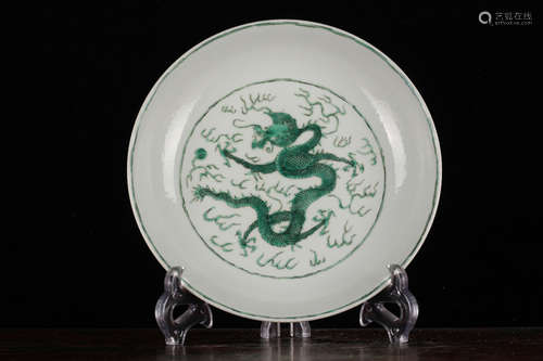 FAMILLE VERTE DRAGONS PLATE