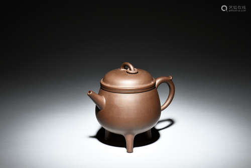 PEI SHIMIN: YIXING ZISHA TRIPOD TEAPOT