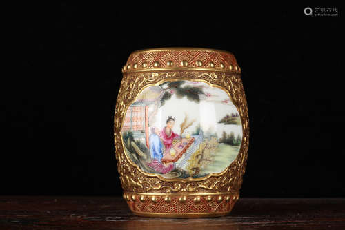 FAMILLE ROSE AND GILT OPEN MEDALLION 'PEOPLE' SMALL DRUM