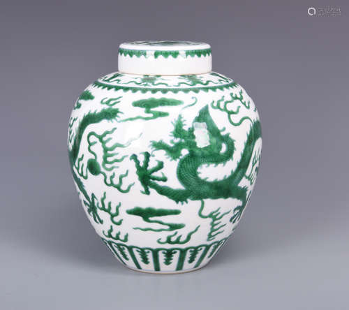 FAMILLE VERTE 'DRAGON' JAR WITH COVER