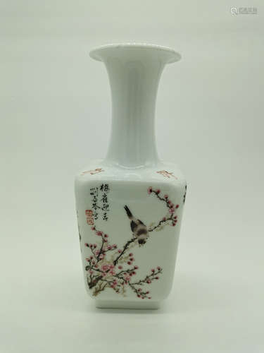 FAMILLE ROSE BIRDS AND FLOWER SCENERY VASE