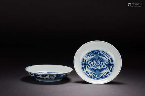 PAIR OF BLUE AND WHITE PHOENIX PLATES