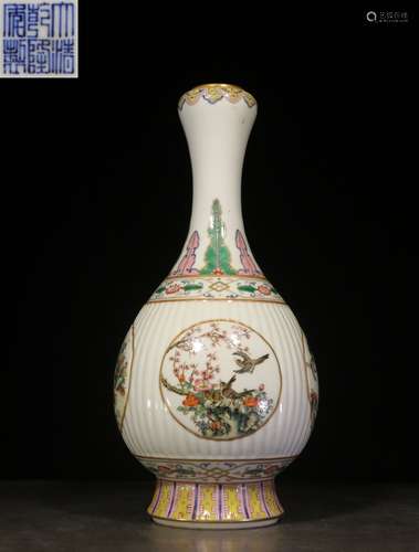 FAMILLE ROSE OPEN MEDALLION 'FLOWER AND BIRDS' GARLIC HEAD VASE