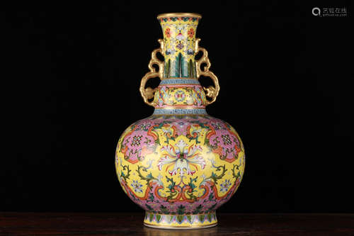 FAMILLE ROSE DECORATIVE VASE