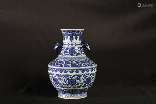 BLUE AND WHITE 'FLOWERS AND VINES' VASE WITH HANDLES