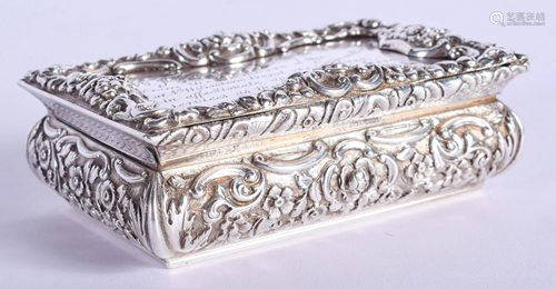 A MID 19TH CENTURY SILVER SNUFF BOX. Birmingha…