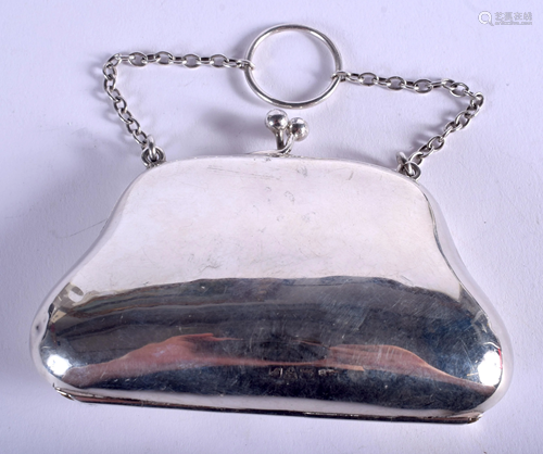 A VINTAGE SILVER PURSE. 49 grams. 8 cm x 5.…