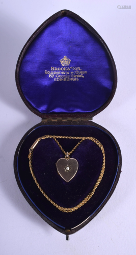 AN EDWARDIAN 9CT GOLD HEART PENDANT on c…