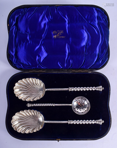 A CASED SET OF 19TH CENTURY SILVER SERVING SP…