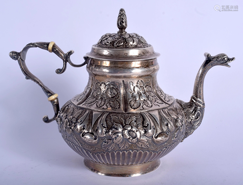 AN ANTIQUE CONTINENTAL SILVER TEAPO…