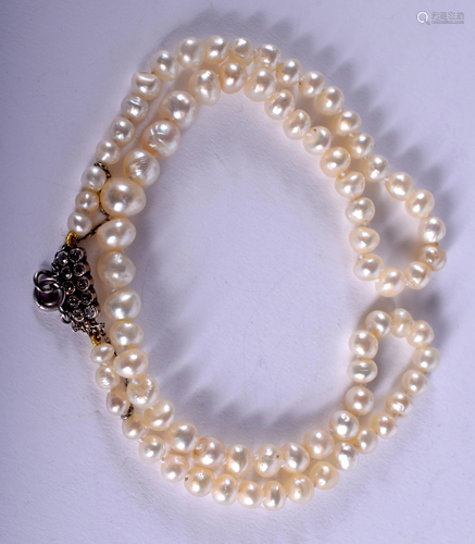 AN EDWARDIAN PEARL BRACELET. 16 cm long.