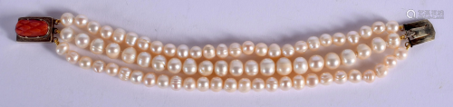 AN EDWARDIAN GOLD C AND PEARL BRACELET. 45 …