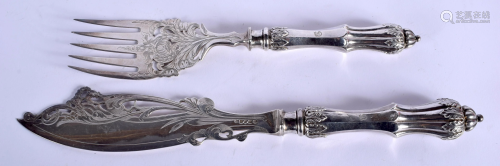 A PAIR OF VICTORIAN SILVER FISH SERVERS. Sheffield